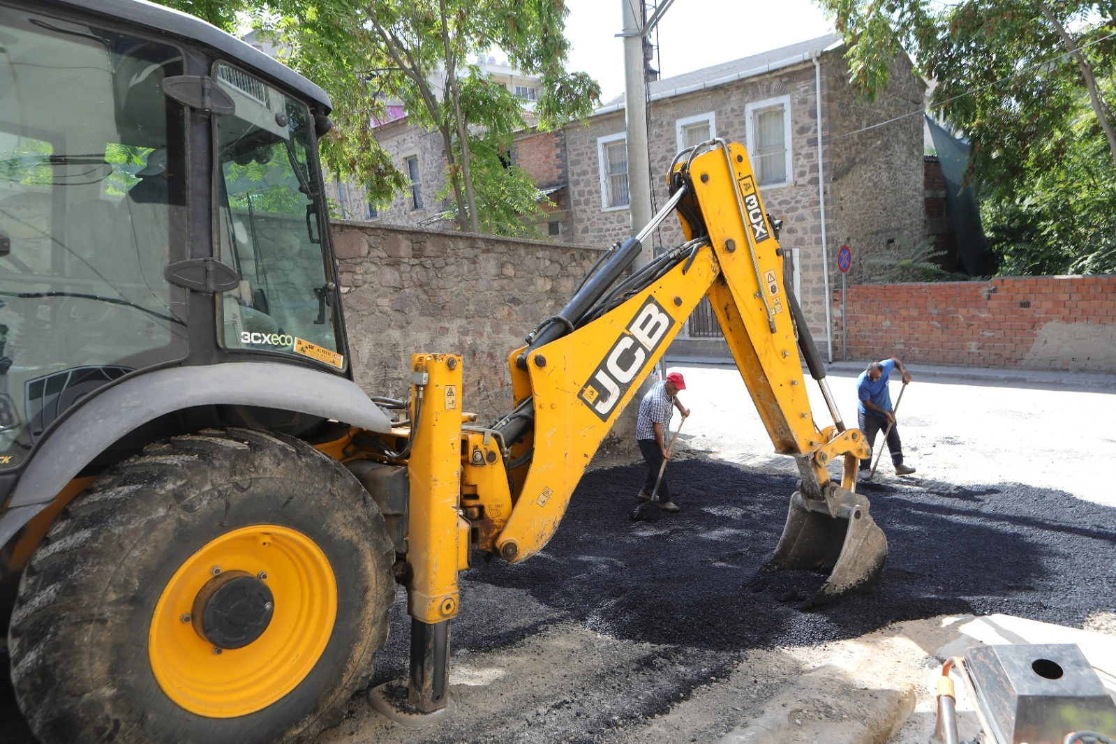Bayraklı’da yol yenileme çalışmaları devam edecek haberinin görseli