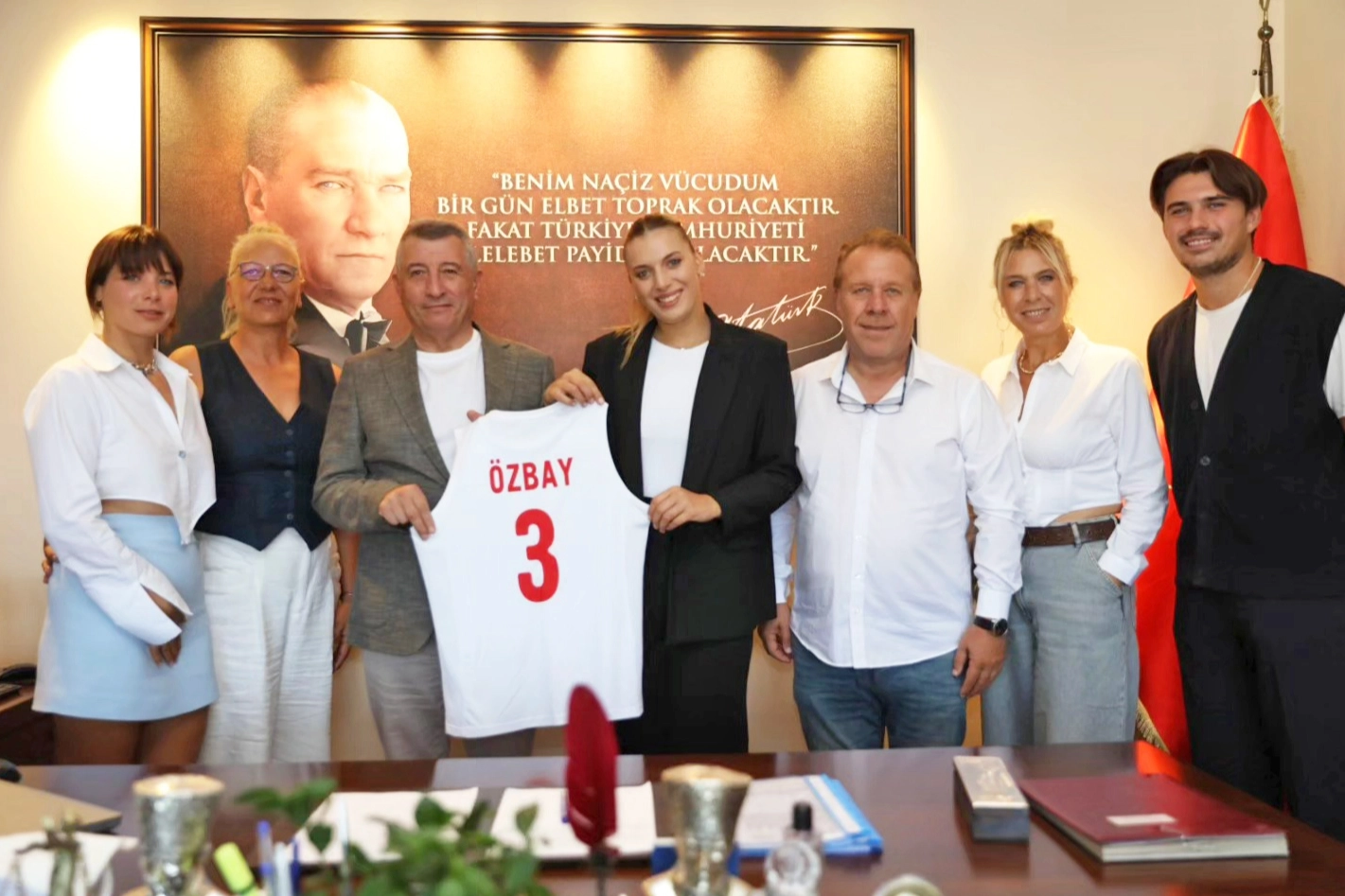 Milli voleybolcu Güzelbahçe'de çalışacak haberinin görseli