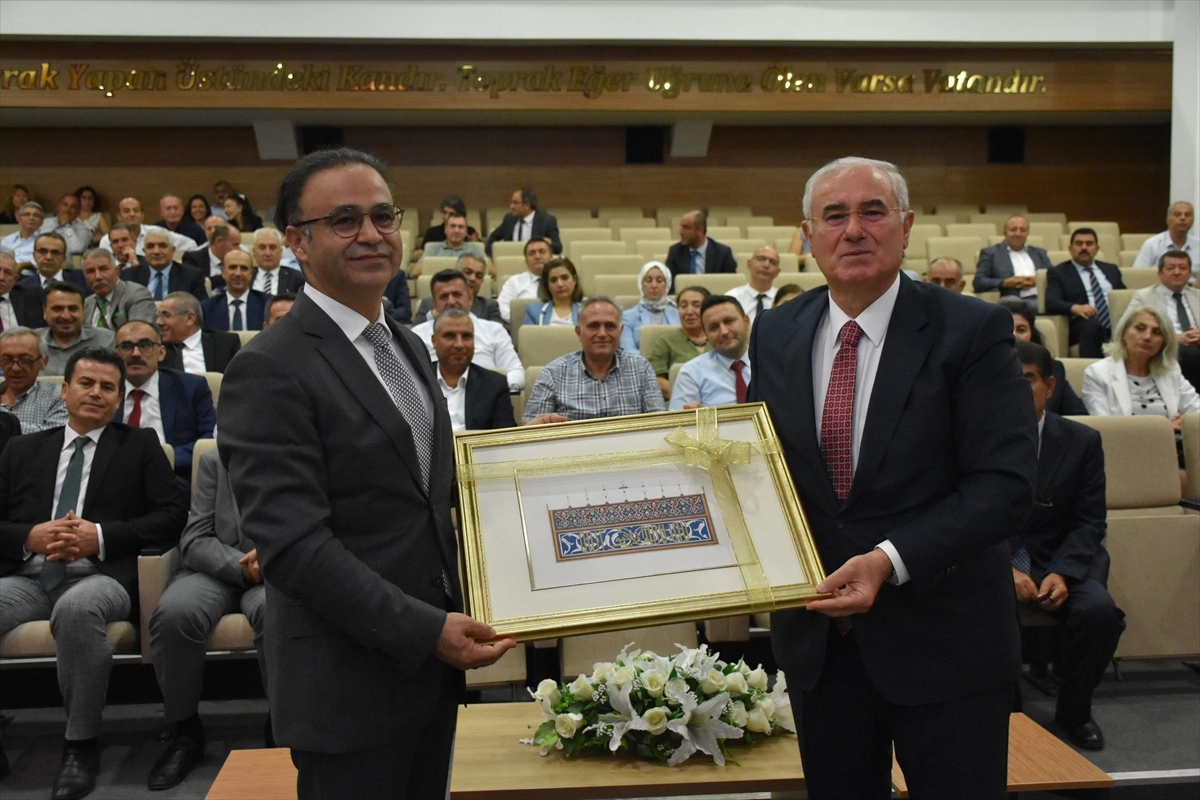 Yargıtay Onursal Başkanı Akarca İzmir'de eğitimcilerle buluştu