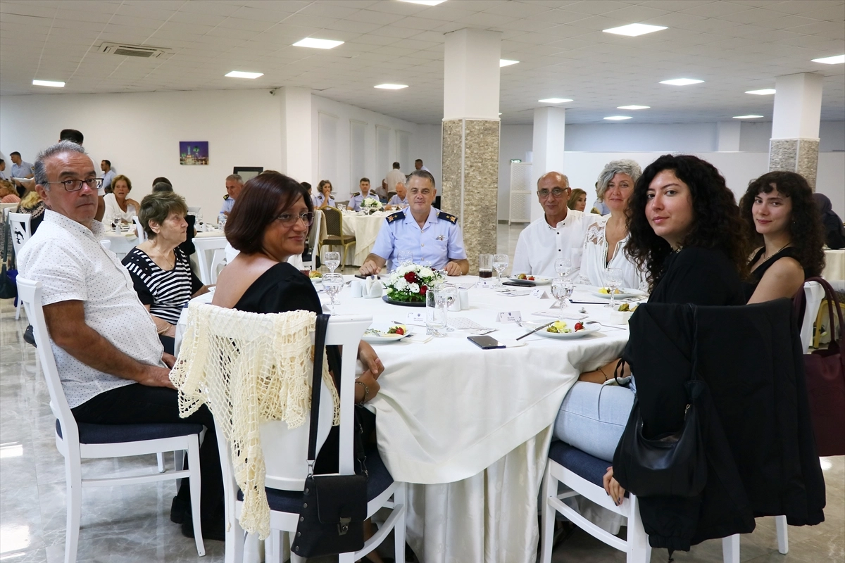 Hava Kuvvetleri Komutanı Hava Orgeneral Kadıoğlu şehit aileleriyle bir arada