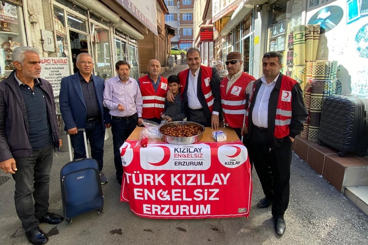 Erzurum'da esnafa lokma ikram ettiler  