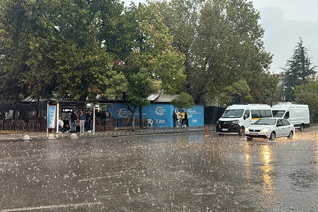 Edirne ve Kırklareli'nde beklenmedik sağanak: Vatandaş sığınacak yer aradı