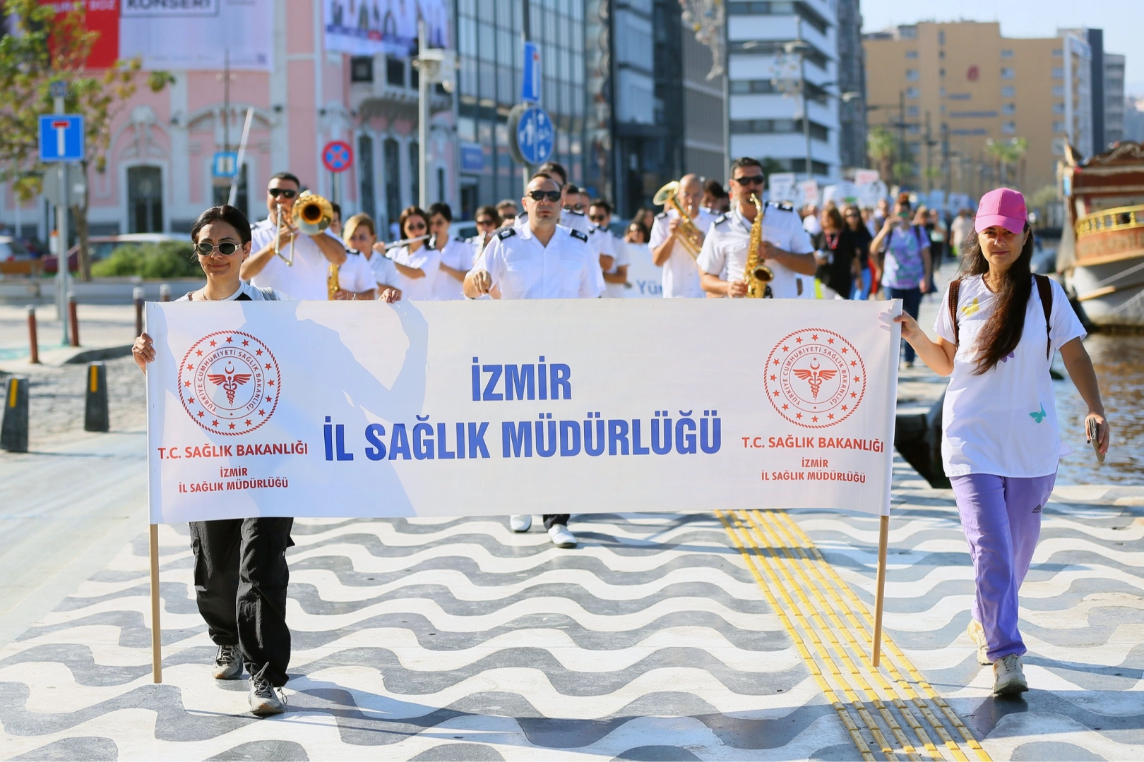 İzmir’de sağlıklı yaşam yürüyüşü