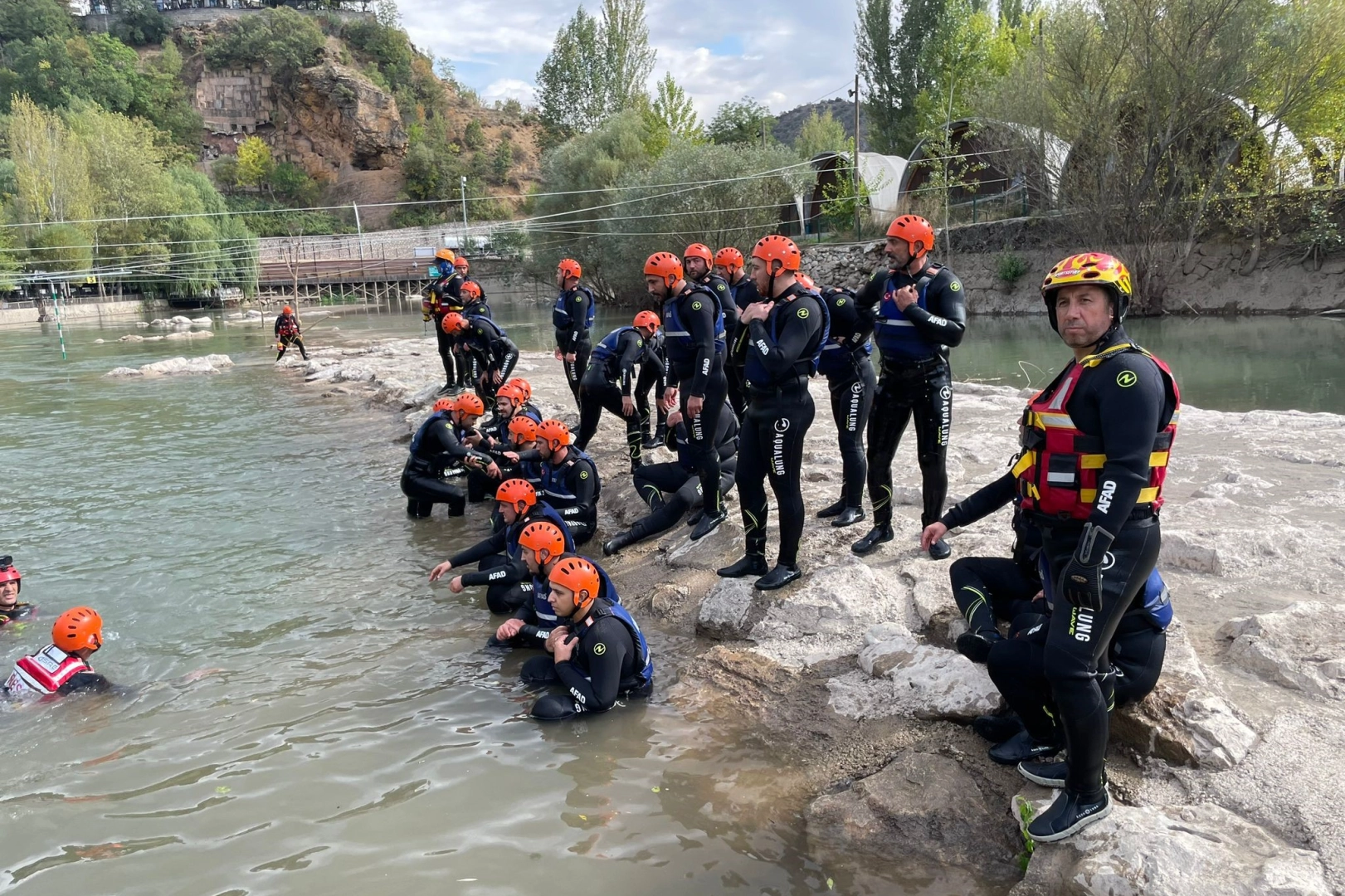 Tunceli’de su üstü kurtarma eğitimi gerçekleştirildi