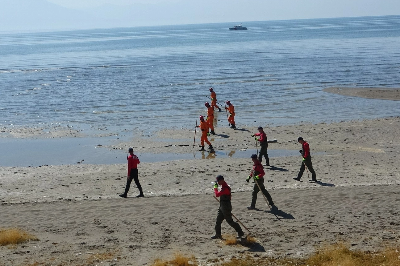 Van Valisi Balcı'dan  Rojin Kabaiş açıklaması: Rojin'i arama çalışmalarımız 81 ilde devam ediyor haberinin görseli