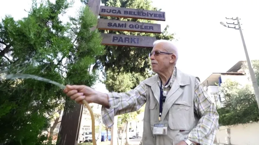 30 yıldır gönüllü park bakımı yapan Sami amca Bucalılara örnek oldu