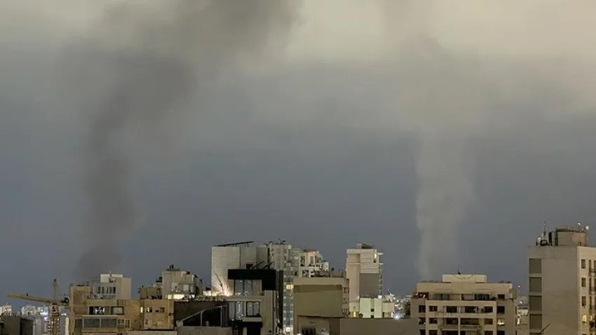 Beyrut'un merkezinde 2 patlama yaşandı haberinin görseli