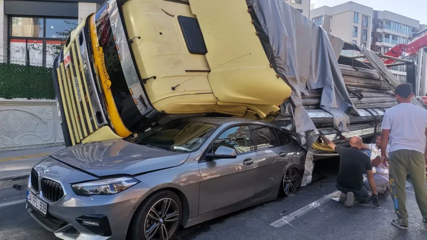 İzmir'de polisten kaçan tır dehşet saçtı