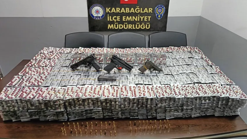 İzmir haber: Zehir taciri baba-oğul evlerinde enselendi