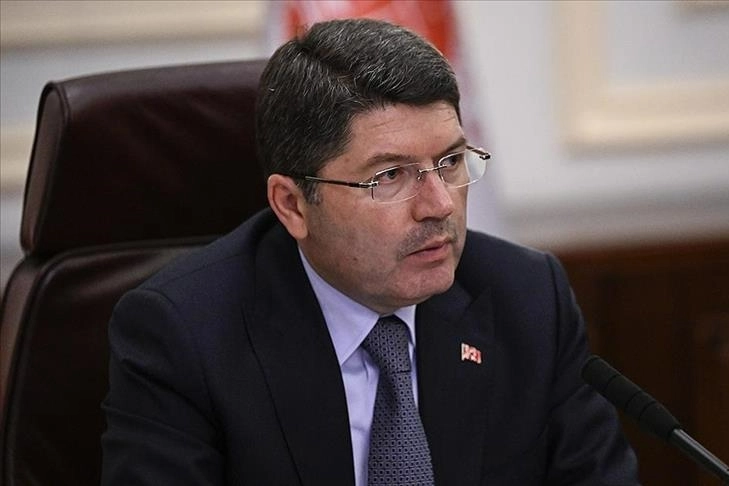 Bakan Tunç'tan, polis memurunun boynundan bıçaklanmasıyla ilgili açıklama haberinin görseli