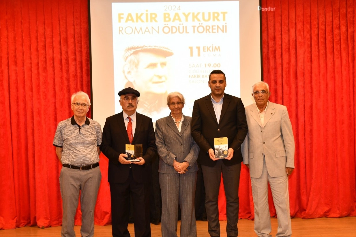 Çiğli'de ‘Fakir Baykurt Roman Ödülü’ yazar Mehmet Saydur’a verildi