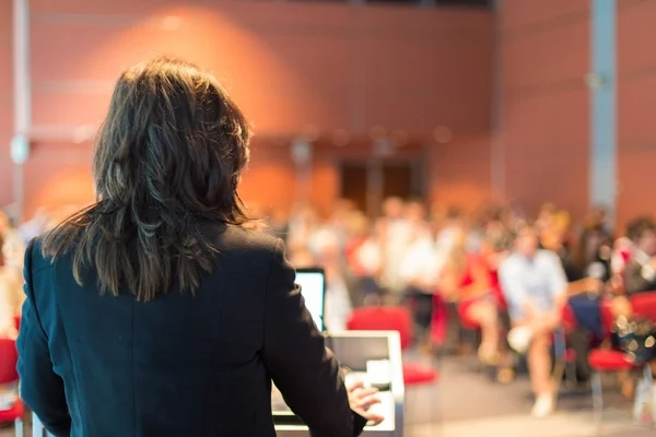 Çiğli’de kadınların sesi kendini ifade etme semineri ile yükselecek