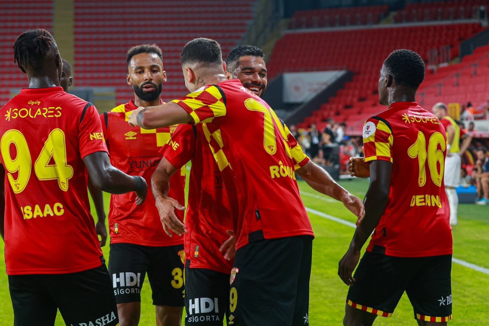 Göztepe’nin yeni transferleri göz dolduruyor