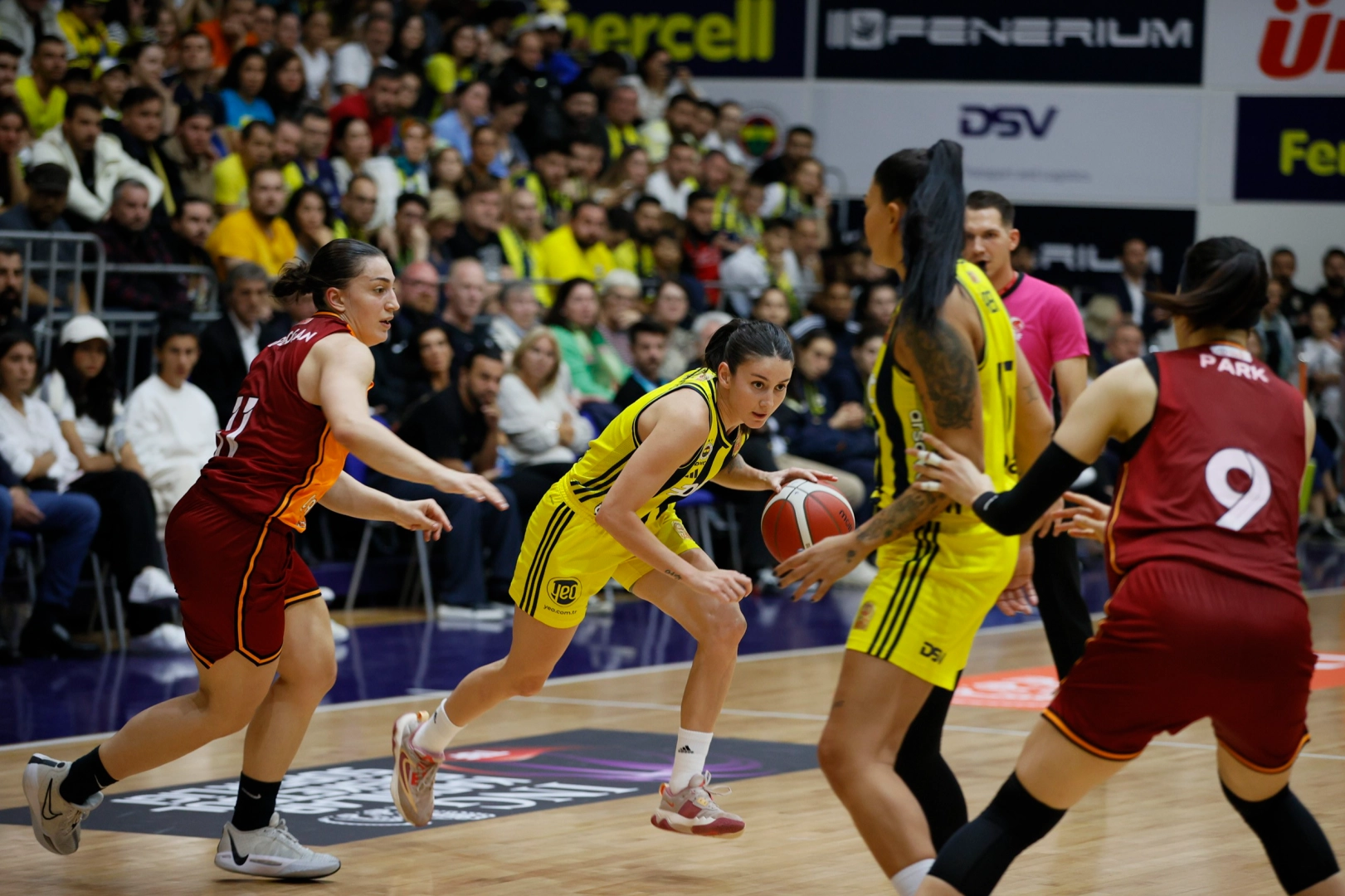 Kadınlar pota derbisinde kazanan Fenerbahçe