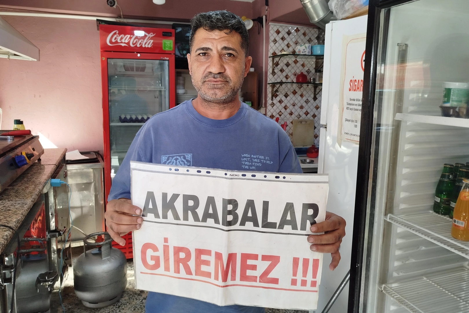 Bedavacı akrabadan yıldı, dükkanına pankart astı