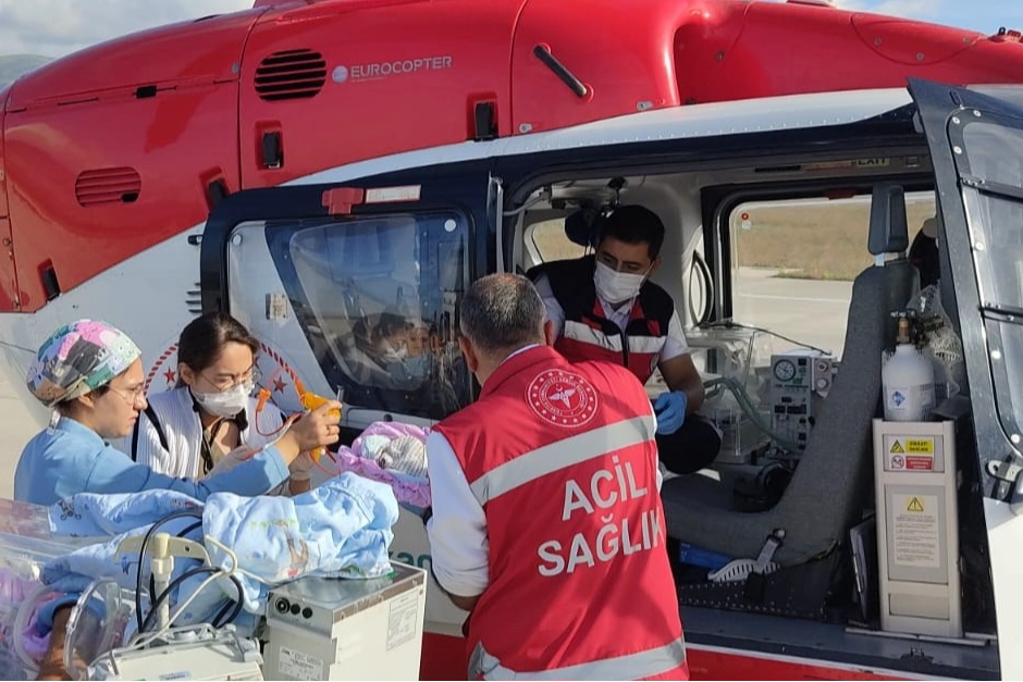 Helikopter ambulans kalp hastası bebek için havalandı