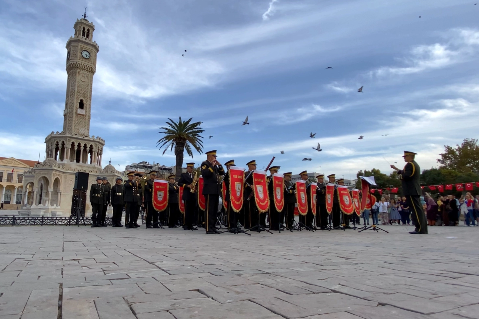 İzmir’de 101. yıl coşkusu: Konak Meydanı’nda başlıyor