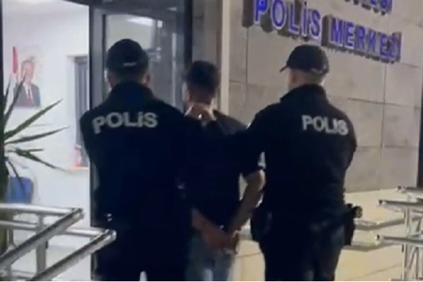 İzmir haber: Polis aracını görünce korkup kaçmaya başladı