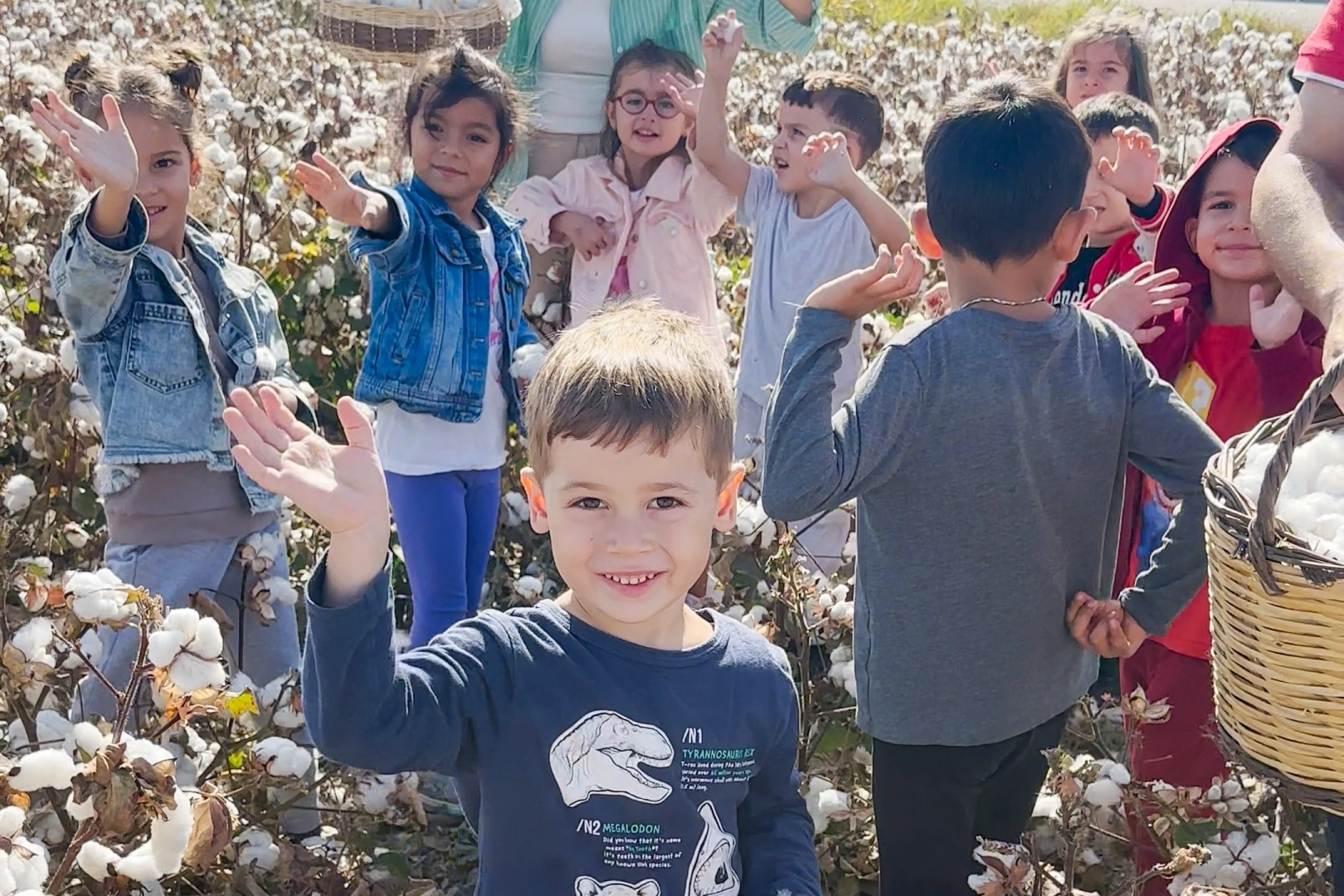 Menemenli çocuklar toprağı tanıyarak büyüyor