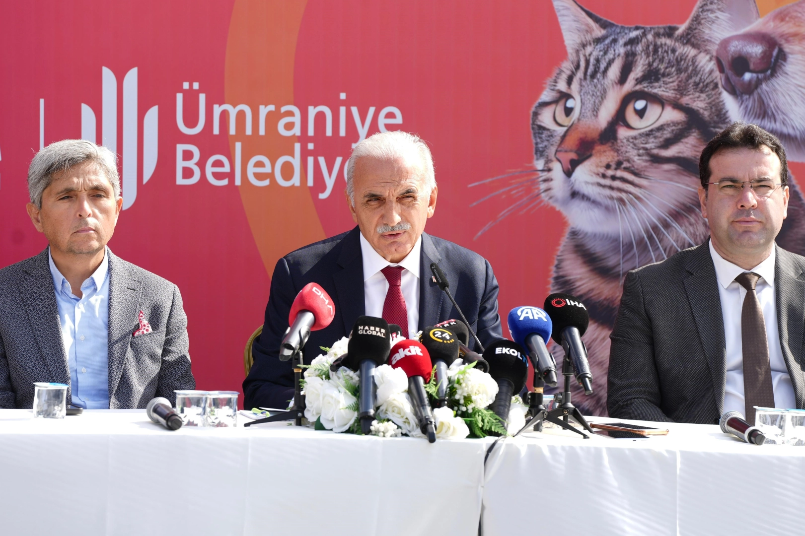 Ümraniye Belediyesi Başkanı, barınaklarında ölü hayvanların bulunmasına ilişkin konuştu!