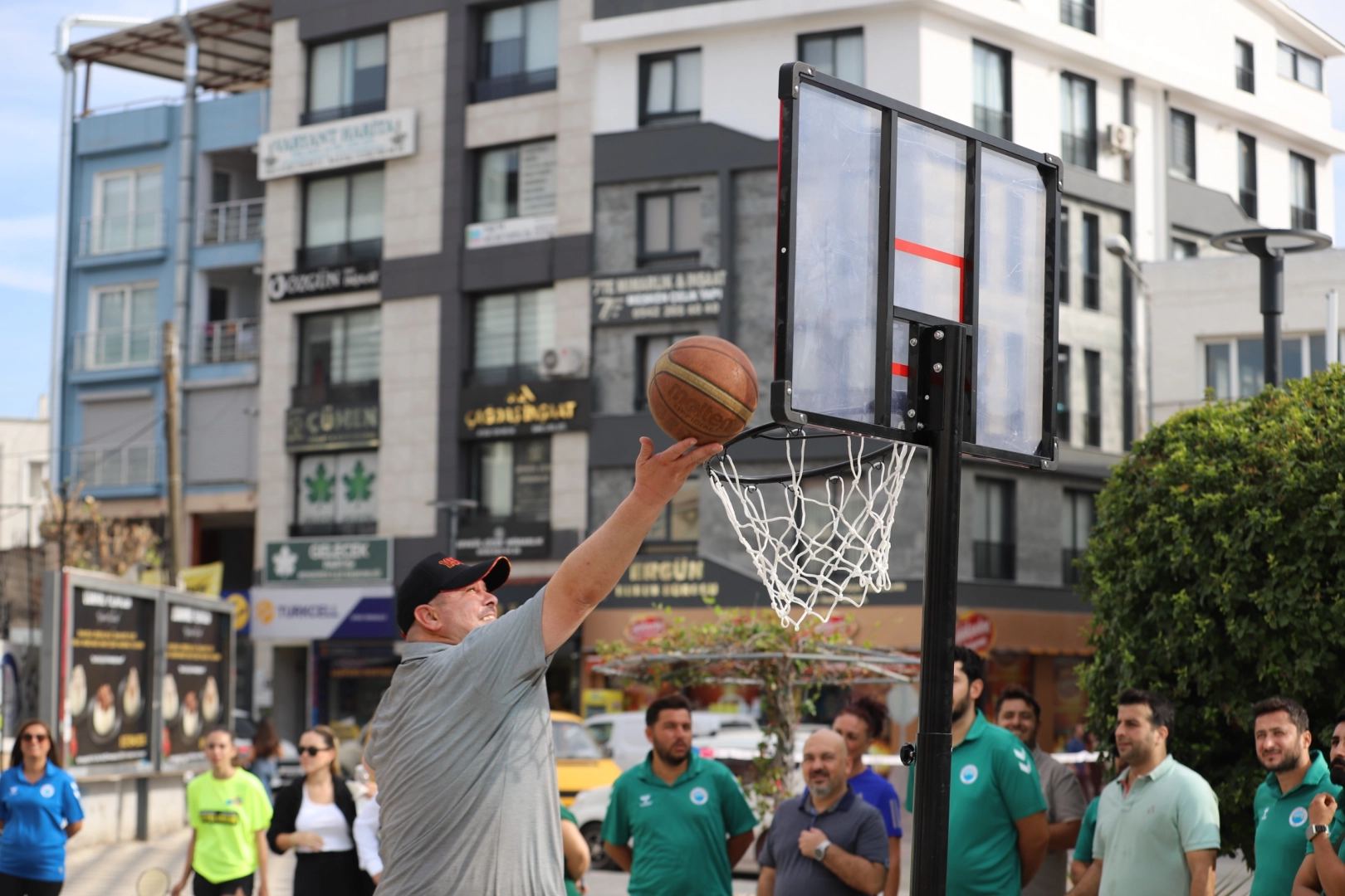 Menderes’te ödüllü basketbol turnuvası haberinin görseli
