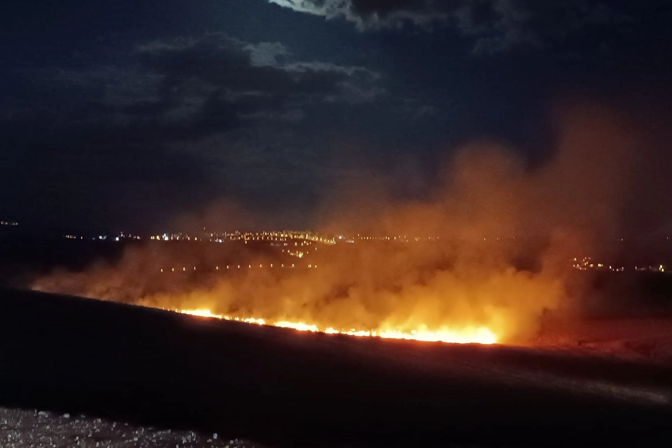 Siirt'te anız yangını: Müdahale devam ediyor