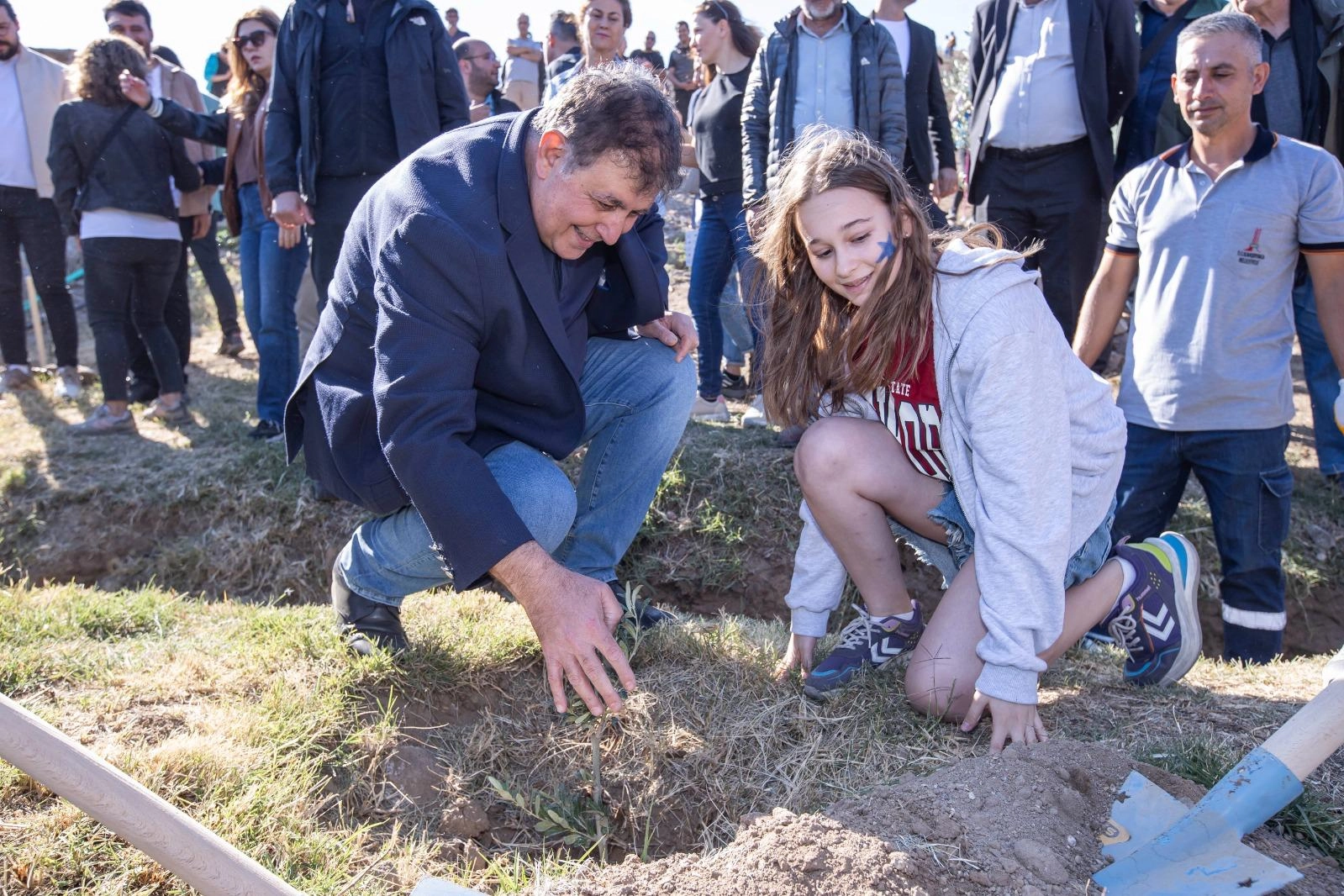 Başkan Tugay fidan dikim şenliğinde konuştu: İzmir İtfaiyesi’nin kapasitesi artırılacak