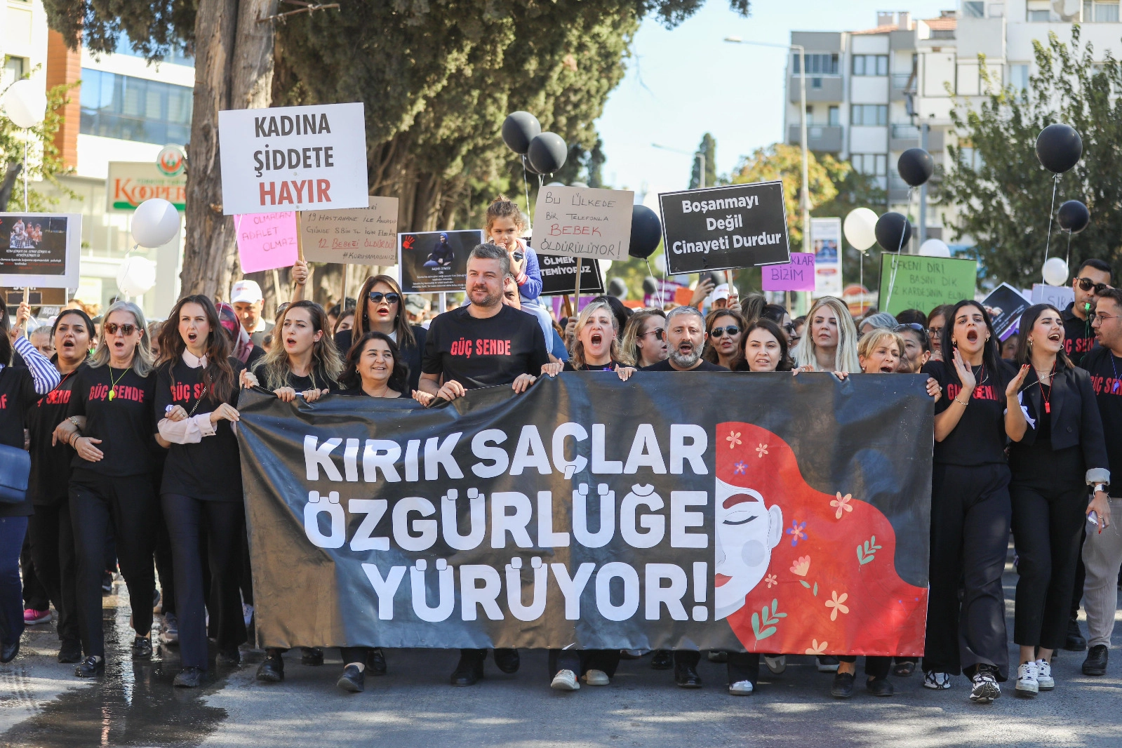 ‘Kırık Saçlar Özgürlüğe Yürüyor’ Buca’da ses yükseltti