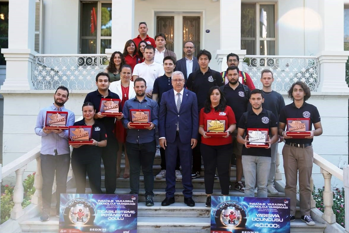 Ege Telsiz Takımı’nın afetlerde haberleşme projesine ödül