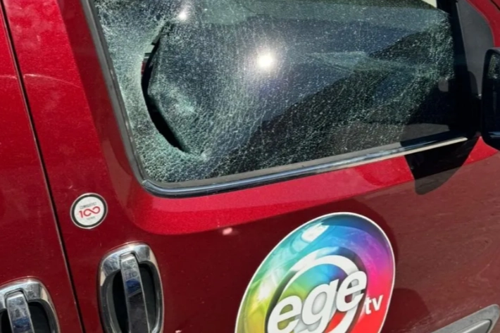 Gazeteciler gününde basın mensuplarına taşlı saldırı! haberinin görseli