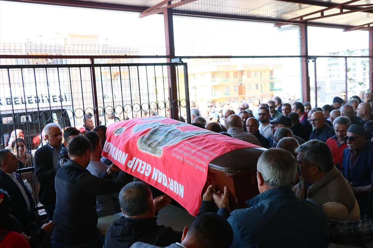 İzmir haber: Motosiklet kazasında ölen 14 yaşındaki sürücü doğum gününde defnedildi haberinin görseli