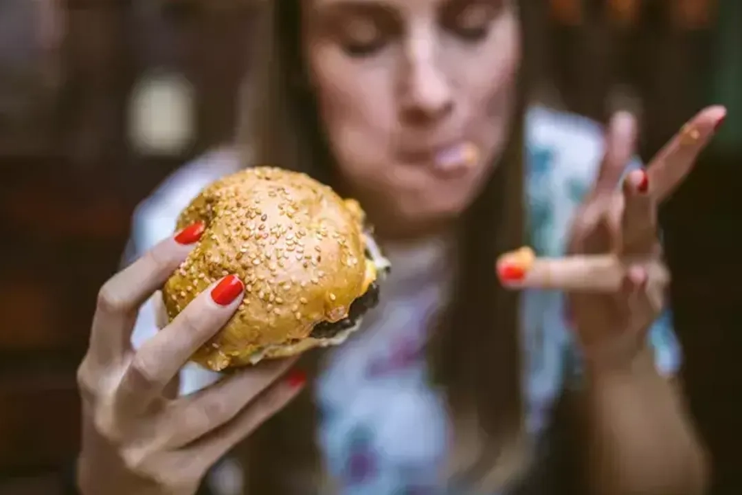 Tokum ama yerim: Hedonik açlık nedir?