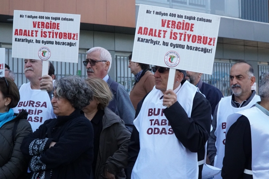 Sağlık çalışanları 33. haftada da ses yükseltti: Vergide Adalet! haberinin görseli