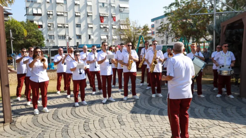 Karşıyaka’da Cumhuriyet Bayramı coşkuyla kutlanıyor