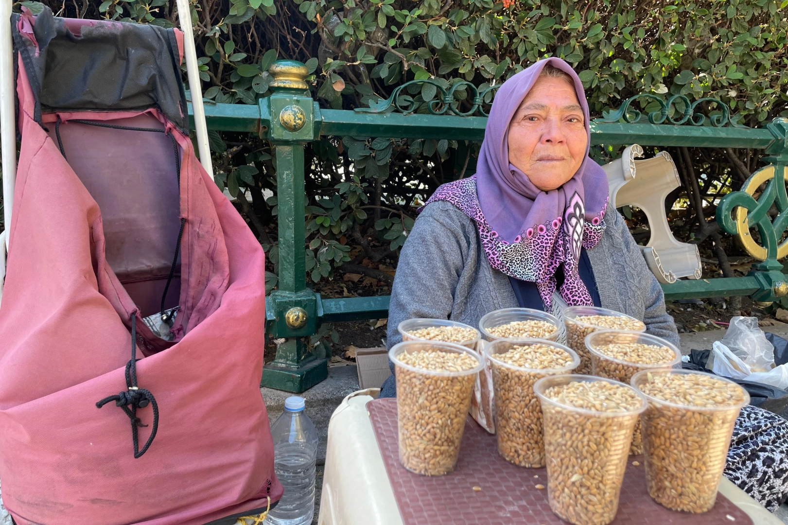 Kuşlara olan sevgisi gelir kaynağı oldu