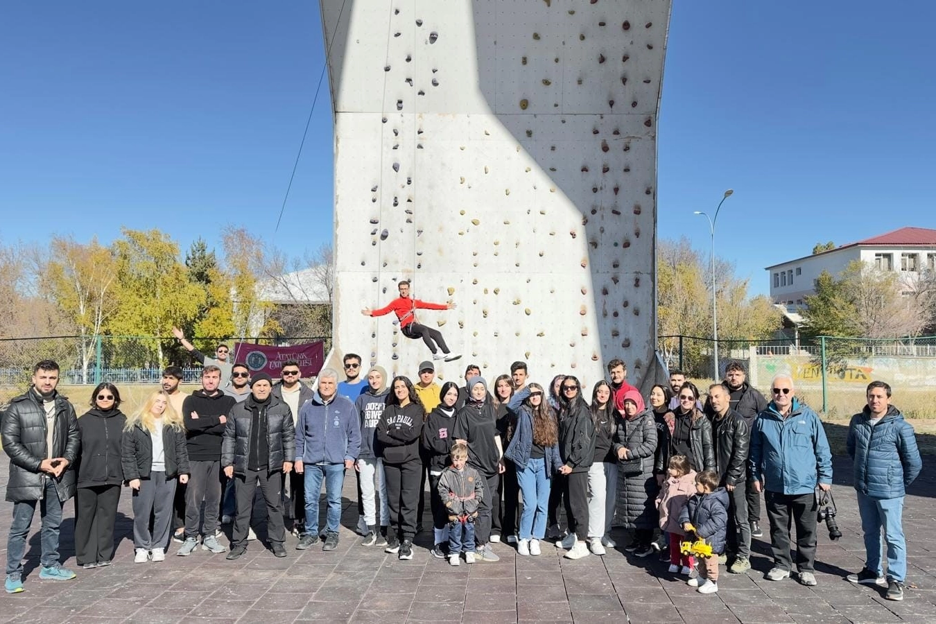 Erzurum'da heyecanlandıran tırmanış