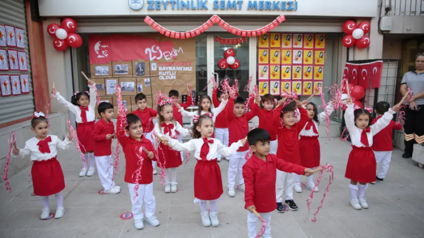Cumhuriyet Bayramı’nda Başkan Mutlu miniklerin coşkusuna ortak oldu