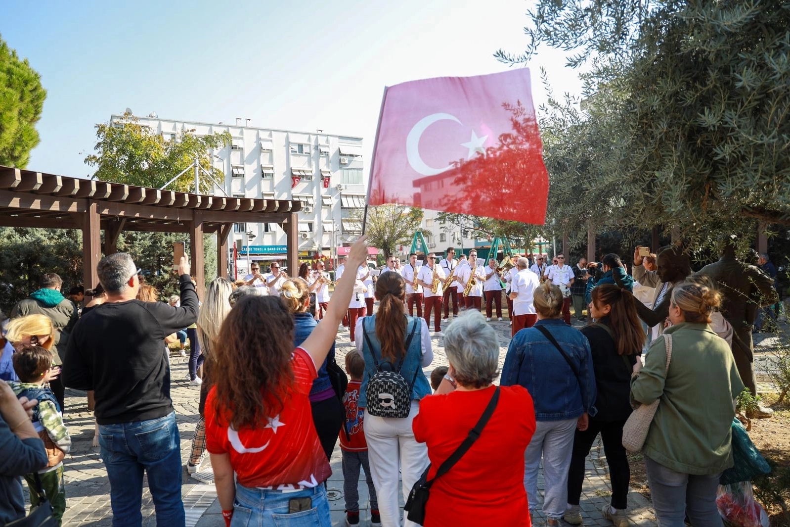 Karşıyaka’da Cumhuriyet Bayramı coşkuyla kutlanıyor