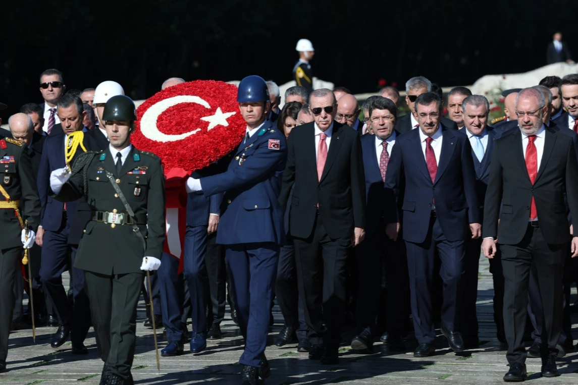 Devlet erkanı Anıtkabir’i ziyaret etti