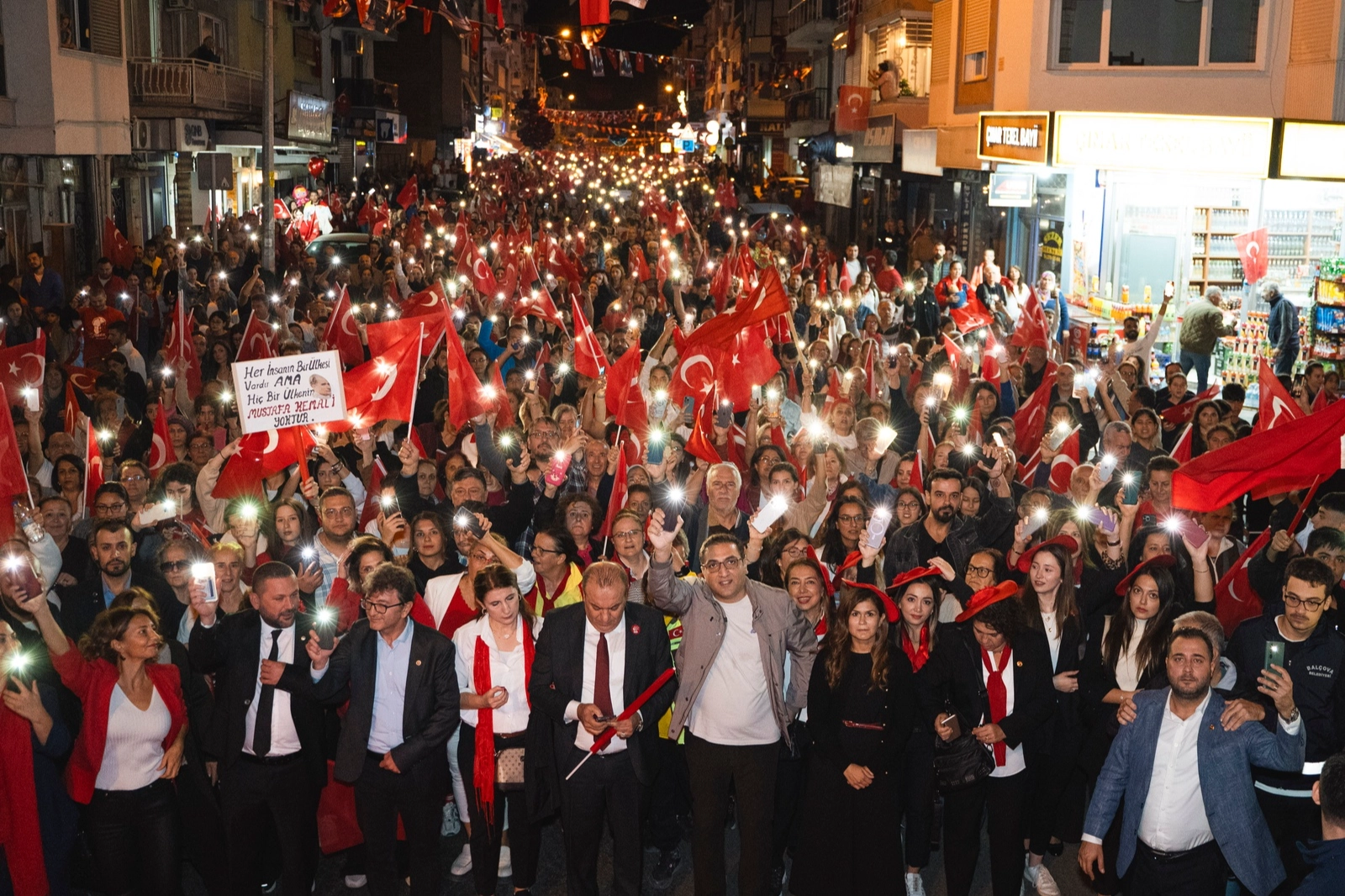 Balçova’da 29 Ekim Cumhuriyet Bayramı coşkuyla kutlandı