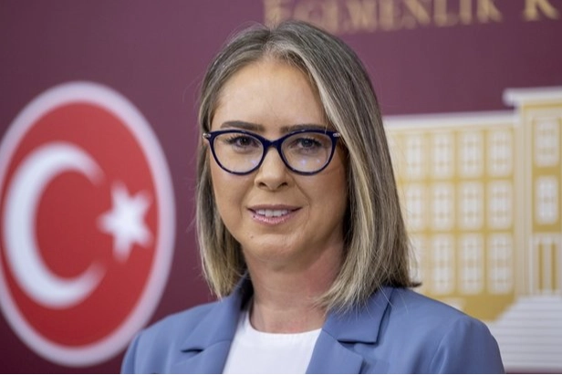 Ceyda Bölünmez Çankırı'dan Tugay’a sert yanıt: İzmir Körfezi’ni daha ne kadar halı altı yapacaksınız?