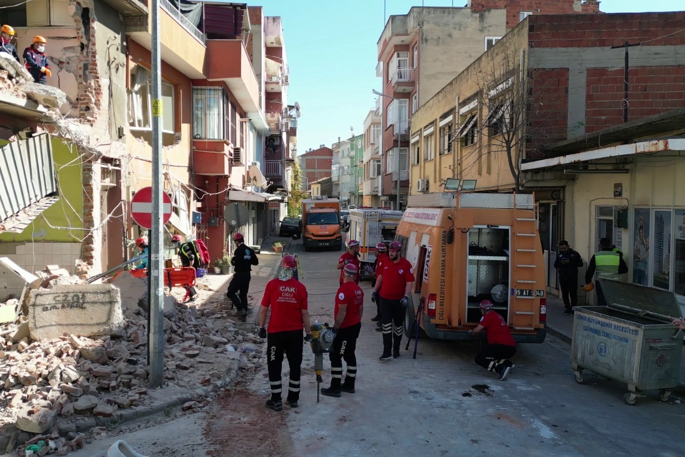 Çiğli’nin arama kurtarma ekibi: ÇAK olası afetlere hazır haberinin görseli