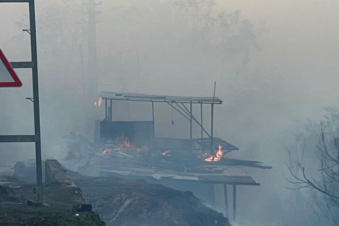 Hatay’da orman yangını: Yangın evlere sıçradı