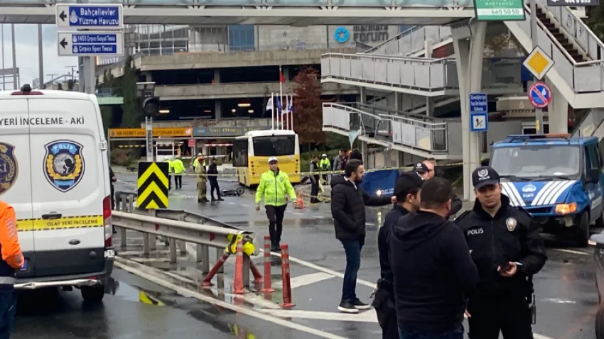 İETT otobüsü polis aracına çarptı 1 polis şehit oldu