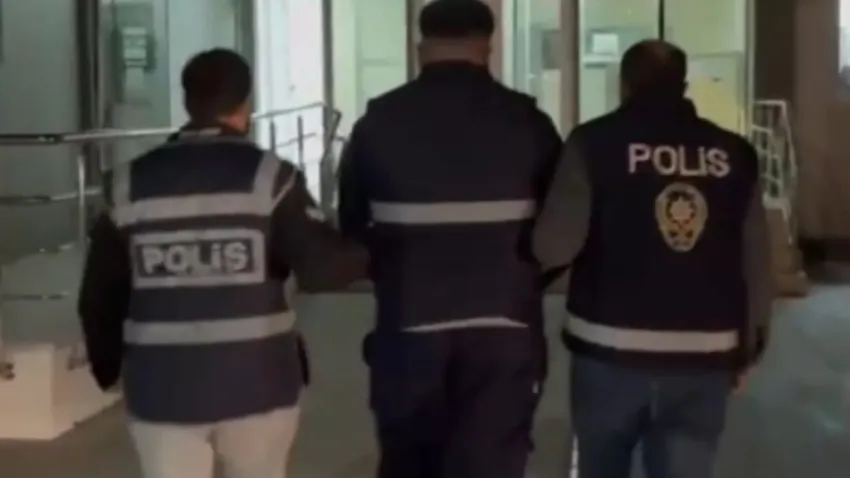 İzmir’de zehir imalathanesi çatıdan çözüldü