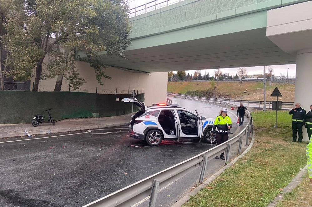 İstanbul’dan kahreden kaza: İETT otobüsü polis aracına çarptı 1 polis şehit oldu