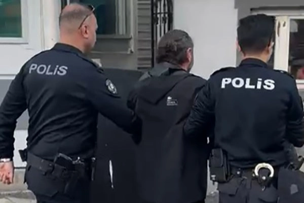 Hırsızlık suçundan hapis cezası bulunan zanlı Polis uygulamasında yaklandı!