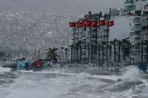 İzmir Valiliği’nden fırtına uyarısı! haberinin görseli