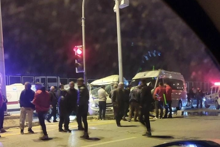 Ankara’da kaza: Servis araçları çarpıştı! 21 yaralı haberinin görseli