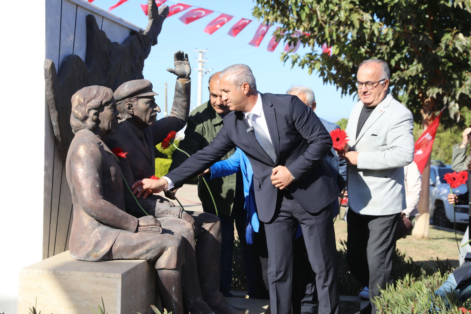 Bülent Ecevit 18. yılında Güzelbahçe’de anıldı